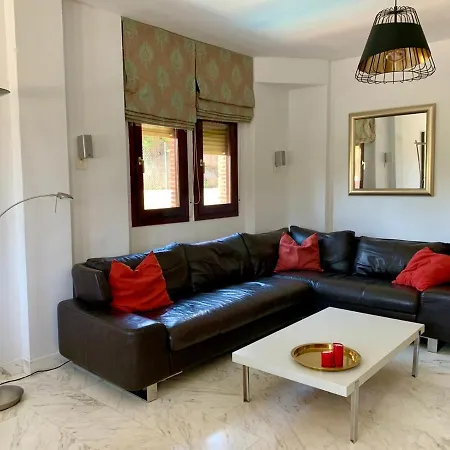 Villa Stunning 4 Bedroom Villa With Private Pool *